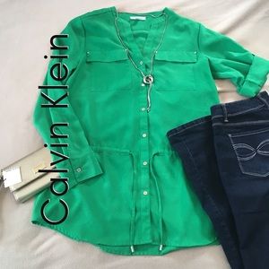 🎉HP 3/20🎉EUC Calvin Klein Blouse